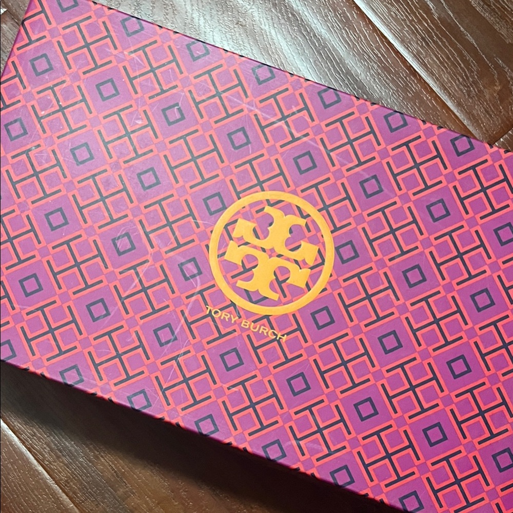Tory Burch Miller (ruby jewel) like new